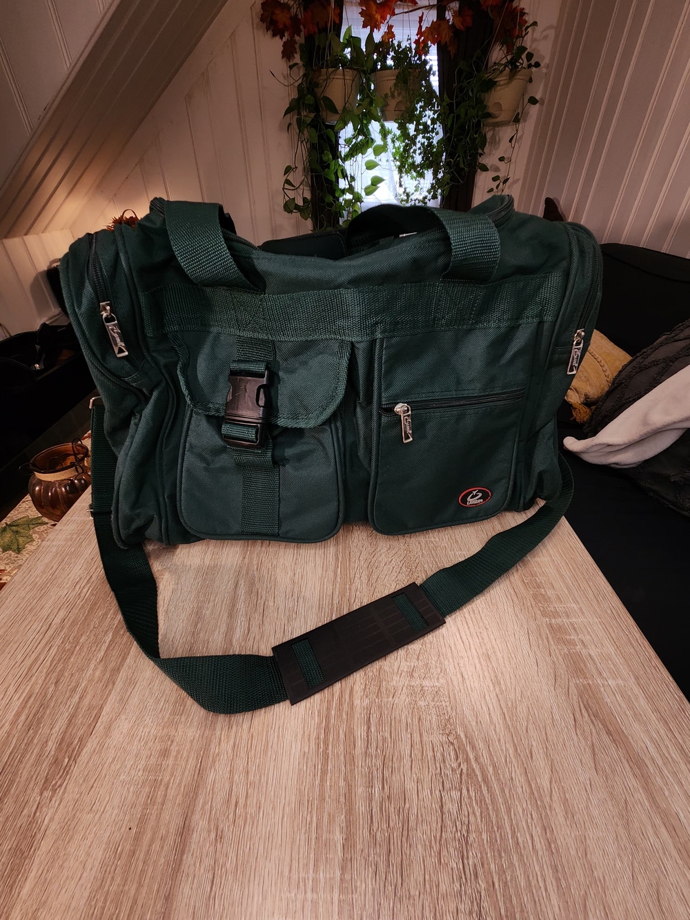 Dark Green Men’s Travel Duffel Bag with Multiple Front Pockets